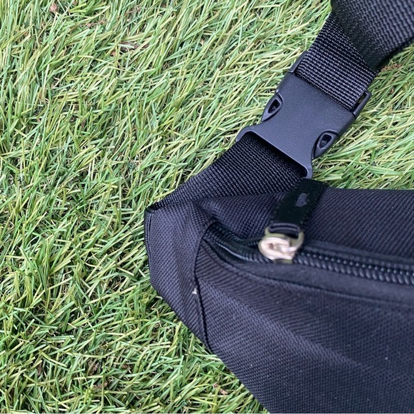 PABST BLUE RIBBON BLACK COOLER WAIST BELT BAG ( FANNY PACK)  #FML130044 - Picture 3 of 5